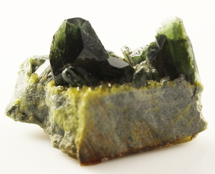 Hedenbergite Crystal   size 31.68 x 19.05 x 19.75mm y11678