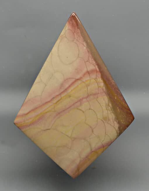 Misty mountain jasper 61.17 ct kite cabochon 60.0 x 43.2 Madagascar y33149