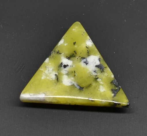 Lizardite Magnetite 8.20 ct Triangle Cabochon 17.50 x 17.00 mm y90964