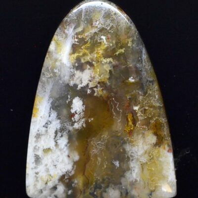 A piece of agate with a yellow and white pattern.