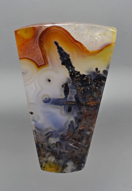 A piece of agate with a pattern on it.