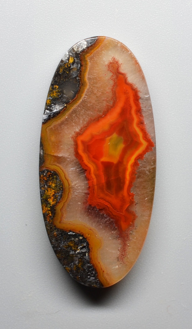 Warring States Agate 28.76 ct Oval Cabochon 39.80 x 18.60 x 4.40 mm z647
