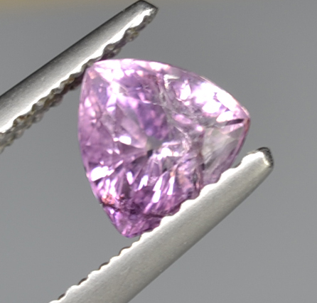 Pink Tanzanite Gemstone ピンクのタンザナイトの宝石 0.96 ct Trillion Cut 5.80 x 5.60 x  4.45 mm Super Rare Tanzania max6875