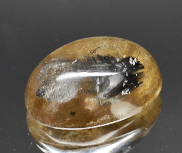 Quartz with Anatase  アナターゼ入りクォーツ4.04 ct Oval Shape 12.30 x 8.10 x 5.20 mm max6752