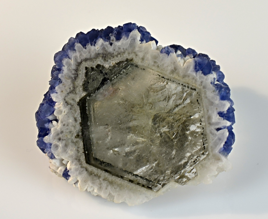 Blue Fluorite with Quartz ブルーフローライトとクォーツ 20.74 ct Size 35.00 x 34.00 x 20.00 mm max7312x