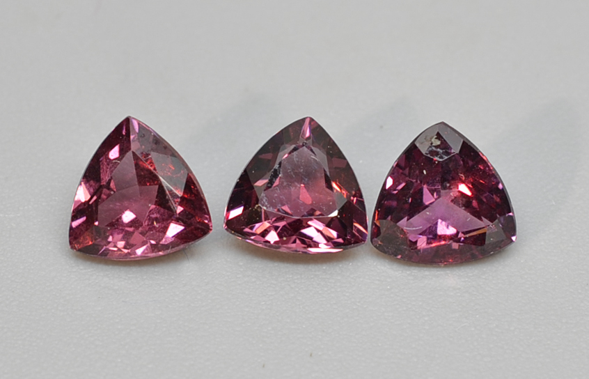 Rhodolite Garnet ロードライト ガーネット 2.63 ct Set of 3 Trillion Cut 6.00 x 6.00 mm  max7091