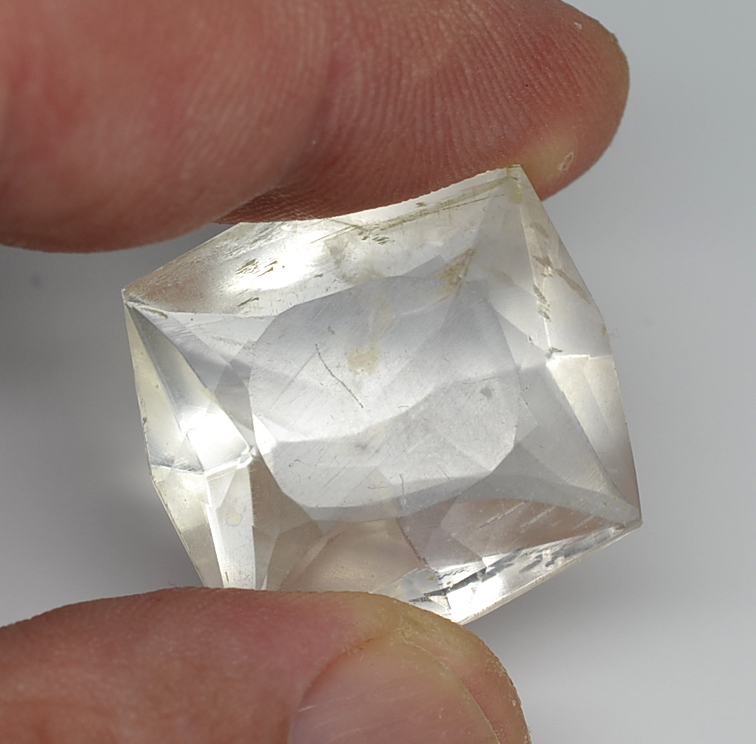 Gypsum ジプソン 49.27 ct Fancy Cuy size 25.20 x 24.00 x 13.00 mm from Ribolla, near Grosseto, Italy max9085